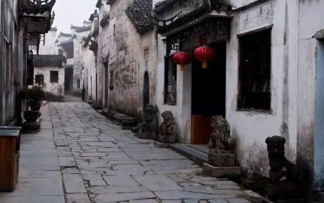 老公不在的时候我就很容易有性致，老公在反而不怎么想，哎，看来两地分居还是不行的